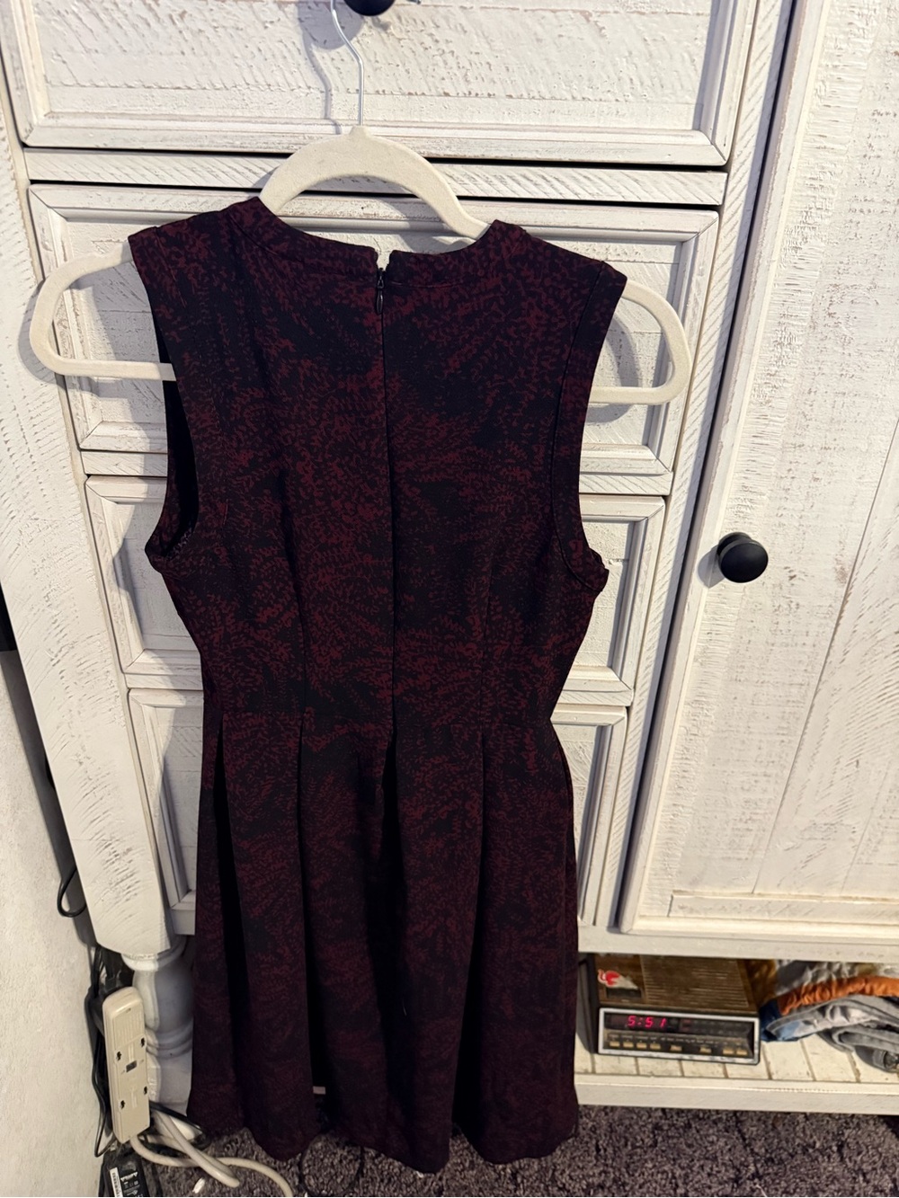 Who What Wear Sleeveless Burgundy Patterned Midi Dress